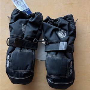 Hestra Kids Black Mittens- best mittens, ever